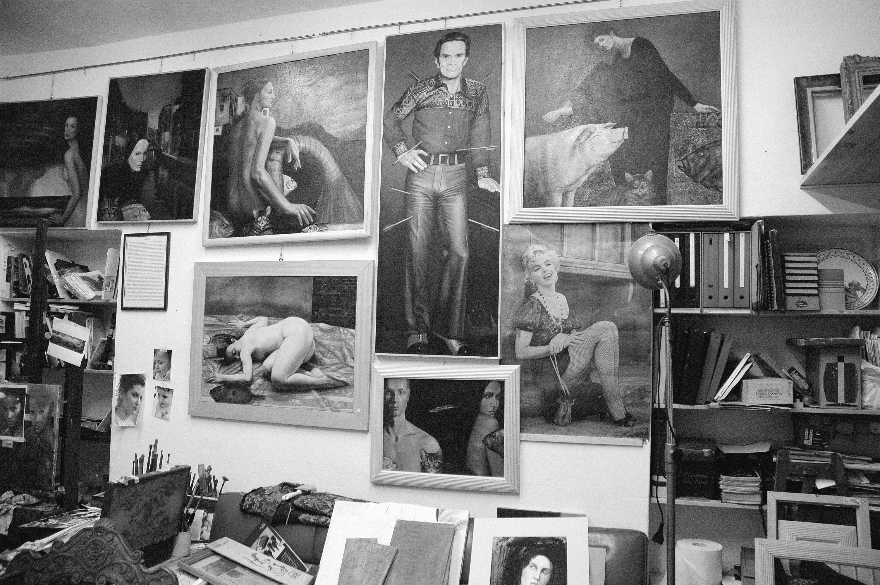 Le opere nello studio di Oronzo Mastro
